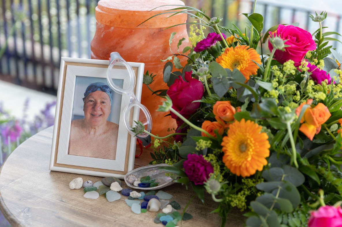 Memorial products and flowers